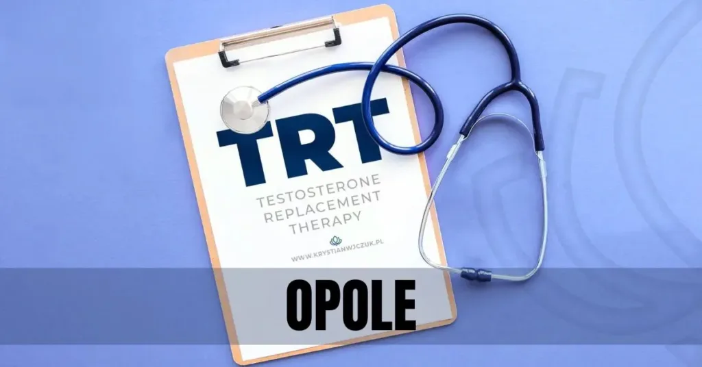 Kartka z napisem "TRT (Testosterone Replacement Therapy)" obok stetoskopu, symbolizująca terapię testosteronem w Opolu.